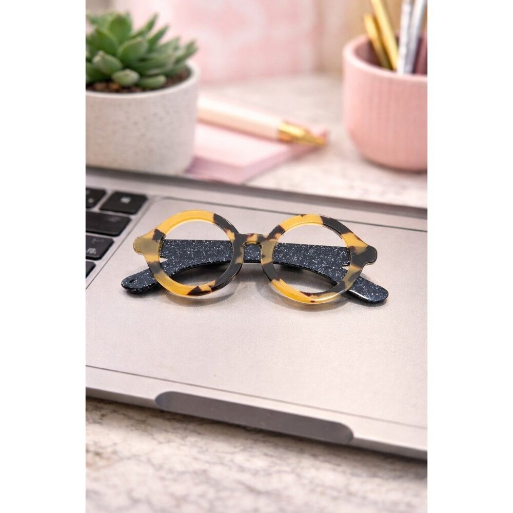 New Retro 3D Acrylic Brooch Pin Brown Reading Glasses Brooch Fashion Accessory